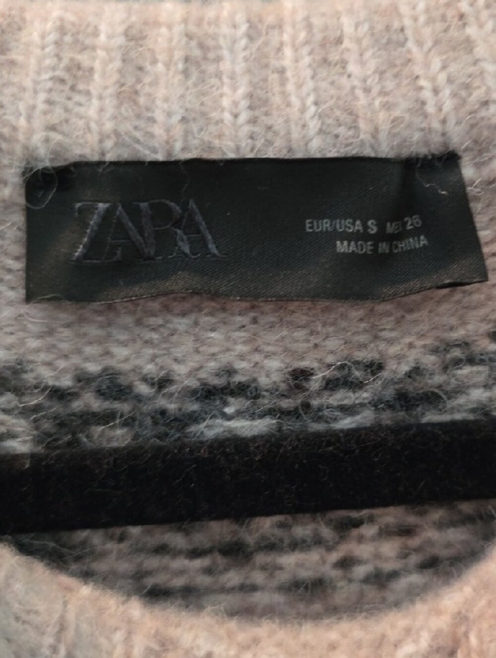 Zara Cream Fair Isle Yoke Short-Sleeve Sweater with Red Floral Trim - Picture 2 of 3